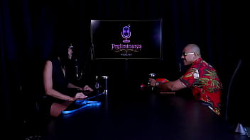 Ficou excitado e tirou a roupa da apresentadora que o jogou na mesa e fez boquete em seu pau nego catra watch sheer red