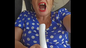 J'aime me caresser me toucher partout où je vais