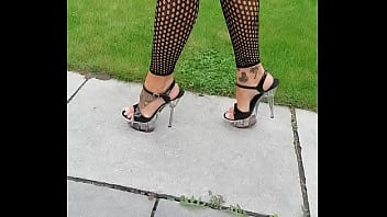 Humeur du jour combie résille et jupe en vinyle vient découvrir si j'ai mis