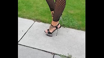 Humeur du jour combie résille et jupe en vinyle vient découvrir si j'ai mis