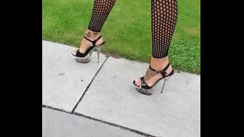 Humeur du jour combie résille et jupe en vinyle vient découvrir si j'ai mis