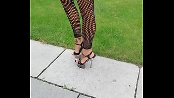 Humeur du jour combie résille et jupe en vinyle vient découvrir si j'ai mis