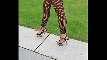 Humeur du jour combie résille et jupe en vinyle vient découvrir si j'ai mis