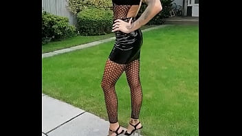 Humeur du jour combie résille et jupe en vinyle vient découvrir si j'ai mis