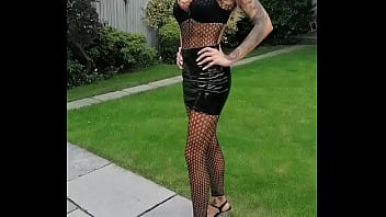 Humeur du jour combie résille et jupe en vinyle vient découvrir si j'ai mis