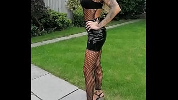 Humeur du jour combie résille et jupe en vinyle vient découvrir si j'ai mis