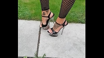 Humeur du jour combie résille et jupe en vinyle vient découvrir si j'ai mis