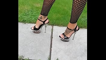 Humeur du jour combie résille et jupe en vinyle vient découvrir si j'ai mis