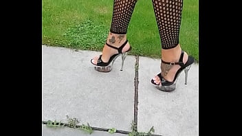 Humeur du jour combie résille et jupe en vinyle vient découvrir si j'ai mis