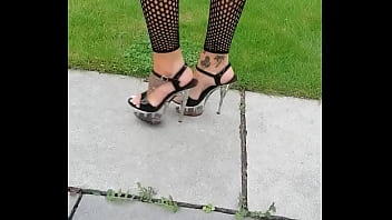 Humeur du jour combie résille et jupe en vinyle vient découvrir si j'ai mis