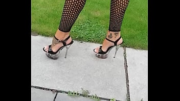 Humeur du jour combie résille et jupe en vinyle vient découvrir si j'ai mis