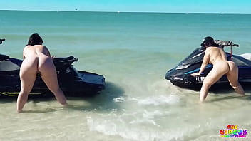 Two pawgs having fun at sea worlddddd