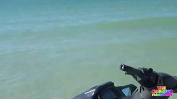 Two pawgs having fun at sea worlddddd