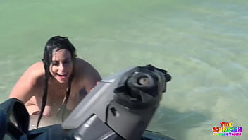 Two pawgs having fun at sea worlddddd