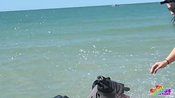 Two pawgs having fun at sea worlddddd