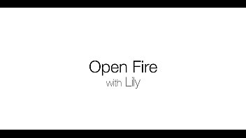 Girl rubs twat in a solo action