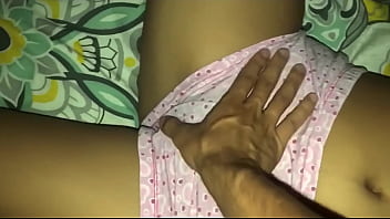 Mi padrastro llega cachondo pasado de copas en medio de la noche y clava su verga directo en mi coño