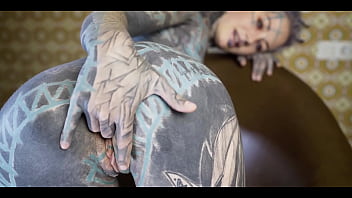 Tattooed teen testing fuck machine with her anal