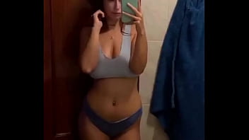 Te vas a correr viendo a esta tetona