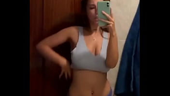 Te vas a correr viendo a esta tetona