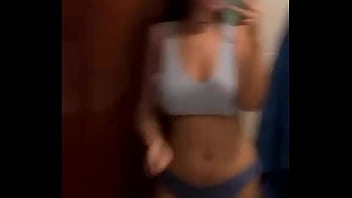 Te vas a correr viendo a esta tetona