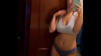 Te vas a correr viendo a esta tetona