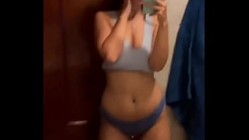 Te vas a correr viendo a esta tetona