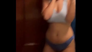 Te vas a correr viendo a esta tetona