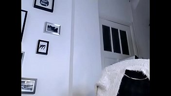 White slut toys her shaved pussy so hot on cam