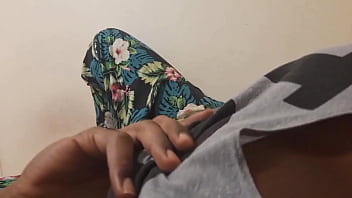 Morena culona sexy en la cocina cacero