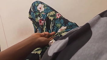 Morena culona sexy en la cocina cacero