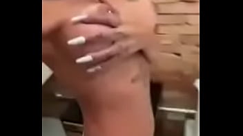 Tati zaqui gostosa pelada no banheiro