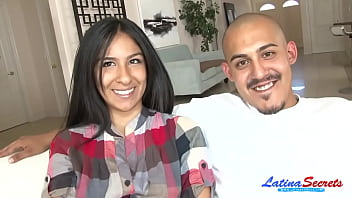 S sexy latina cindy fucks on cam