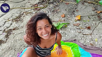 I fucked my girlfriend on the beach and gave her good morning milk