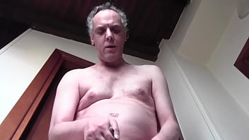 Coglione Esibizionista Italiano Sborra Con Il Cazzo Piccolo E Impotente thumbnail