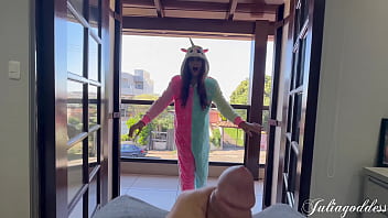 Uma unicórnea gostosa da um boquete mágico Uma unicórnea gostosa da um boquete mágico