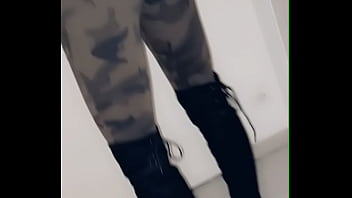 Rejoins moi pour voir ce qu’il se cache en dessous