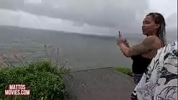 Aventura com o casal na praia