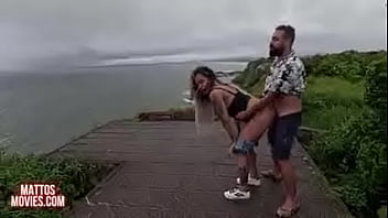 Aventura com o casal na praia
