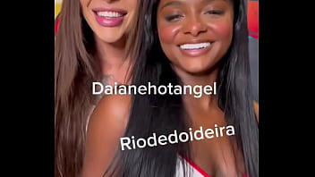 Eu e bonequinha brincamos gostoso