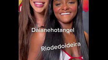 Eu e bonequinha brincamos gostoso