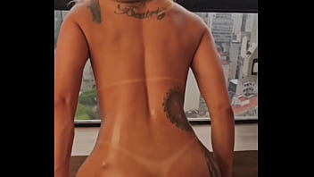 Dei gostoso no pelo minha raba para o negão dotado ele não aguento e gozou dentro