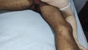 Fodendo a cadela submissa até ela gozar na boca do amante