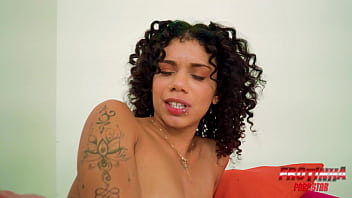 A ninfetinha veio me dar prazer e eu meti a rola nela fodi gostoso a bucetinha dela mih ninfetinha