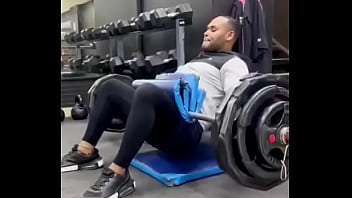 Dándolo todo acá y por allá también siganme para que vean cositas giving it my all here ther