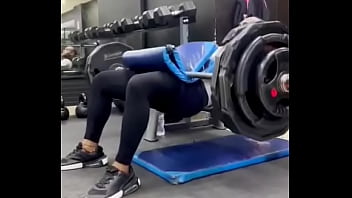 Dándolo todo acá y por allá también siganme para que vean cositas giving it my all here ther