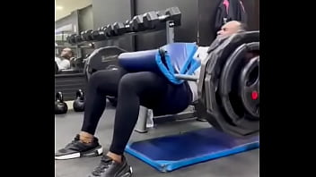 Dándolo todo acá y por allá también siganme para que vean cositas giving it my all here ther