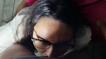 Fuck face nerd vagabunda tendo a boca fodida e recebendo porra na cara