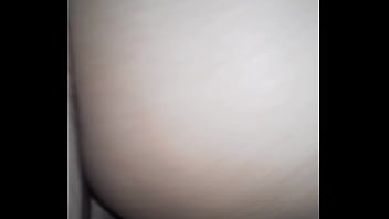 Rebolando no pau e gemendo gostoso