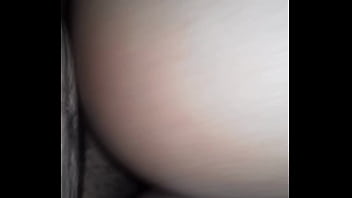 Rebolando no pau e gemendo gostoso